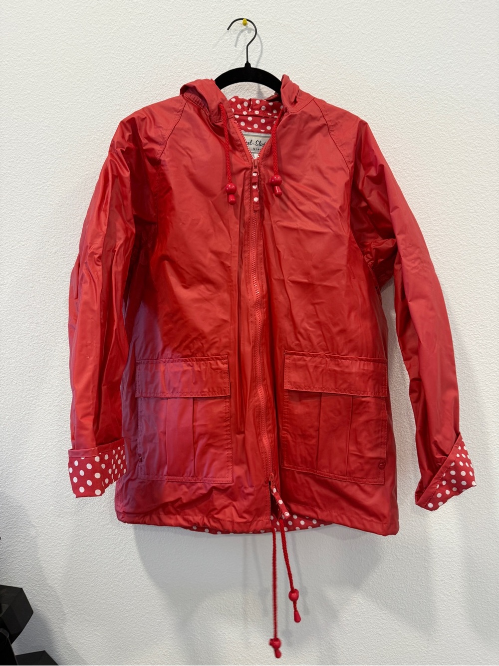 Women’s Red Hooded Rain Jacket with Polka Dot Trim med